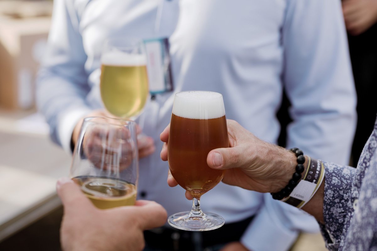 Koccintás NILIO alkoholmentes sörrel